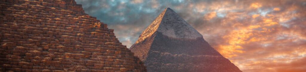 alt="buckeltest Pyramiden of Giza"