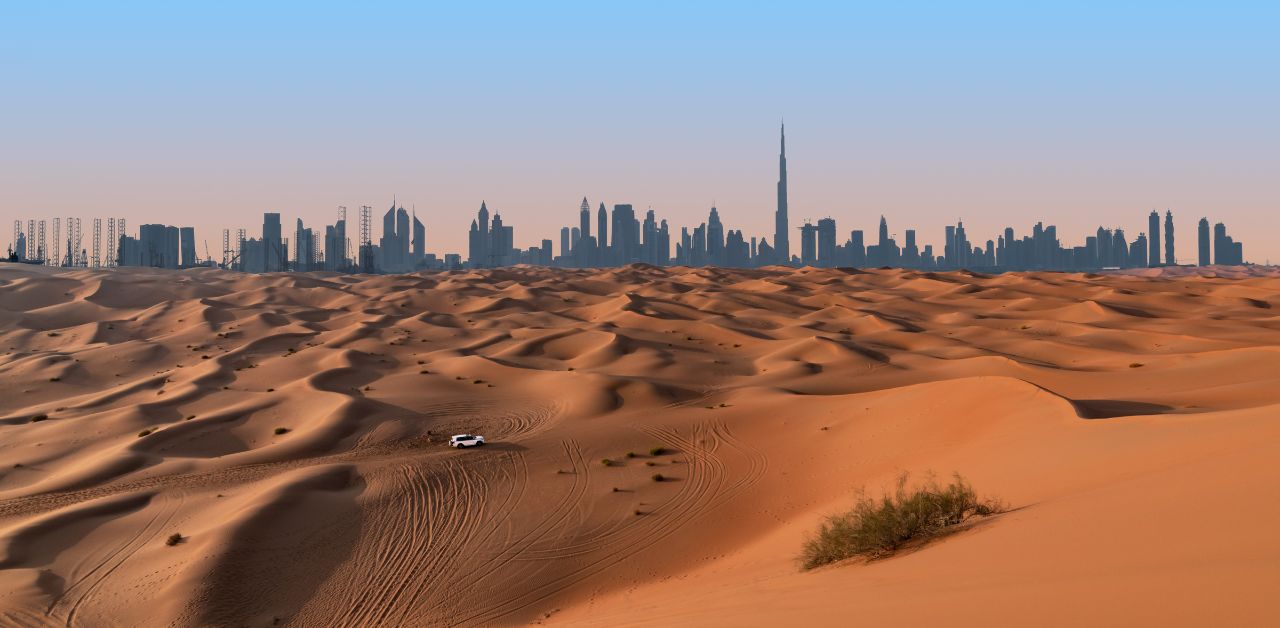 alt="Dubai Sand dunes"