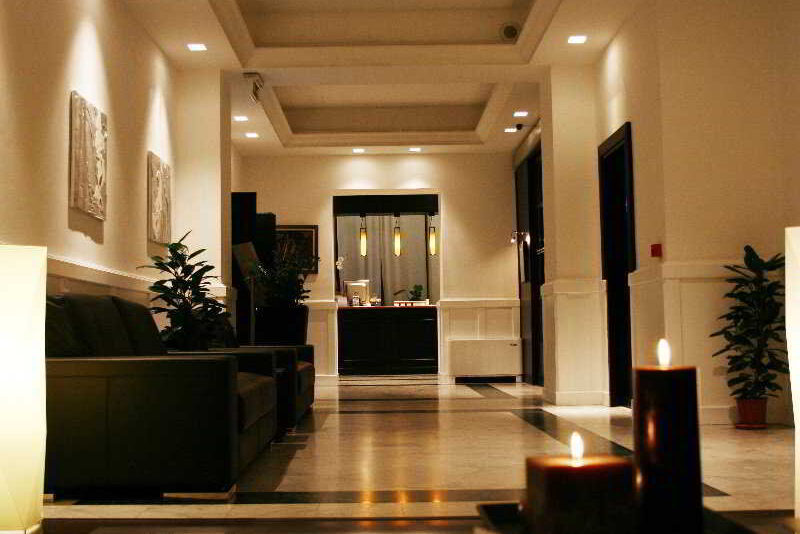 alt="Excel Roma Montemario lobby"