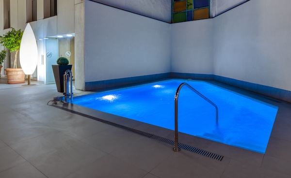 alt="hotel Sevilla virgen de los reyes pool"
